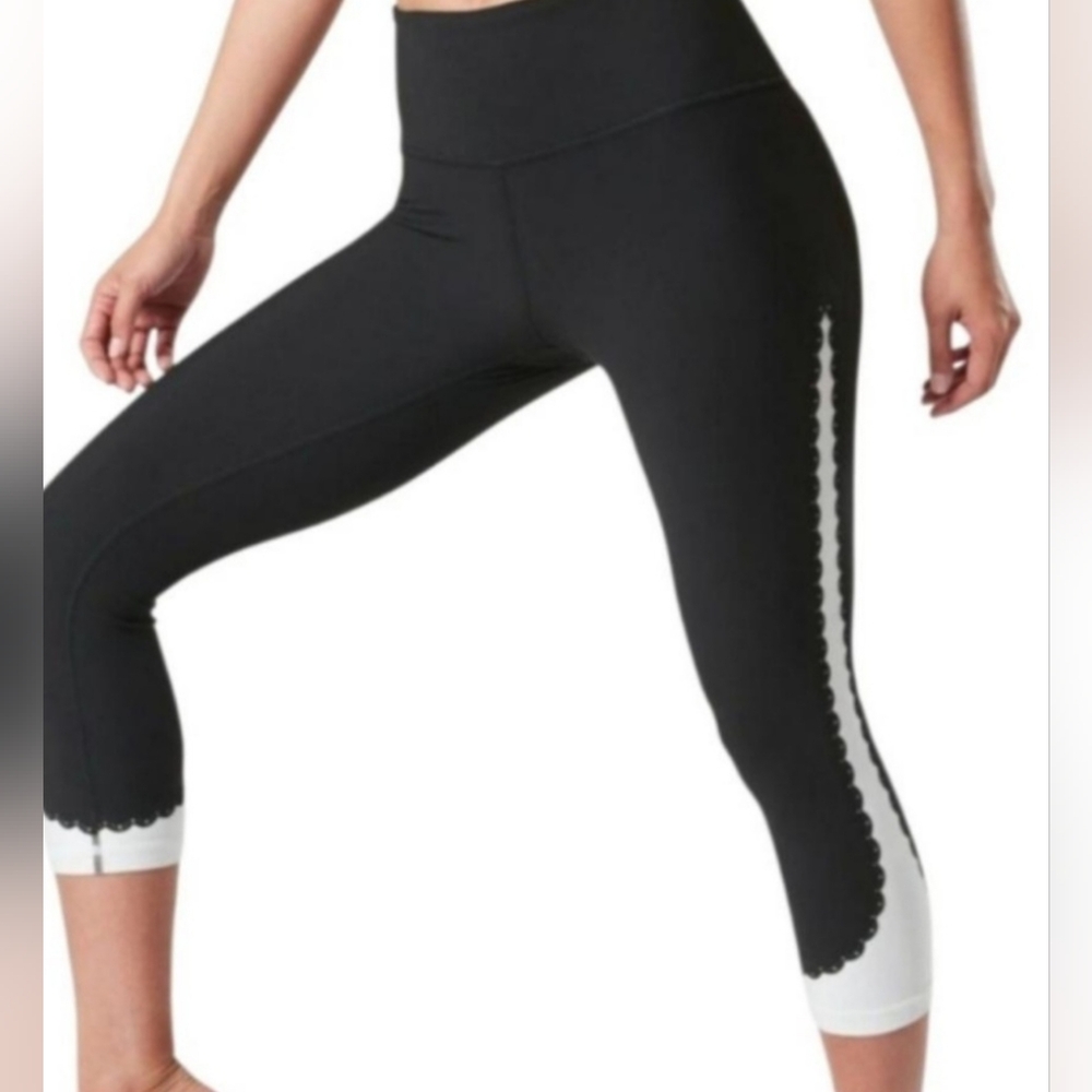 Athleta Elation Scallop Capri - NWT